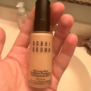 Bobbi Brown Weightless Foundation